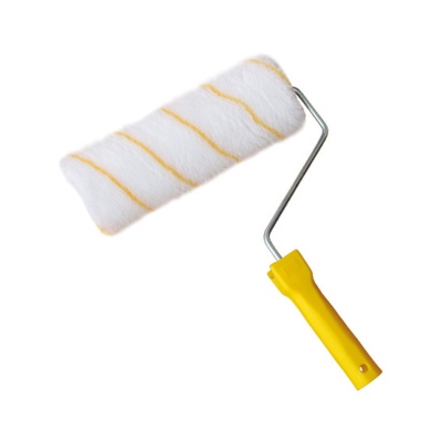 Rolo de pintura branco com cabo amarelo e suporte metálico