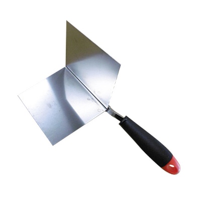 Vassoura de canto de metal com cabo preto e ponta vermelha