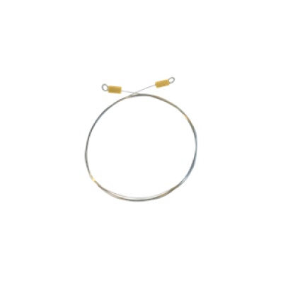 Cabo metálico com argolas nas extremidades sobre fundo branco