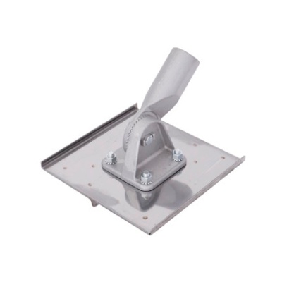 Suporte metálico prateado com base quadrada e tubo inclinado