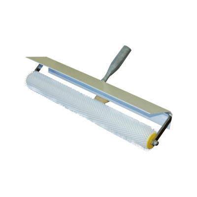 Rolo aplicador para pavimentos com cabo cinzento e estrutura metálica