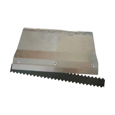 Espátula metálica com lâmina serrilhada preta