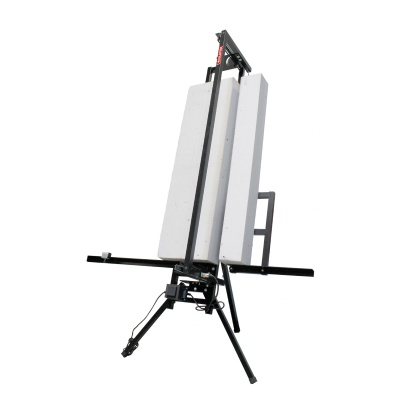 Suporte de pintura com duas telas brancas e estrutura em metal preto