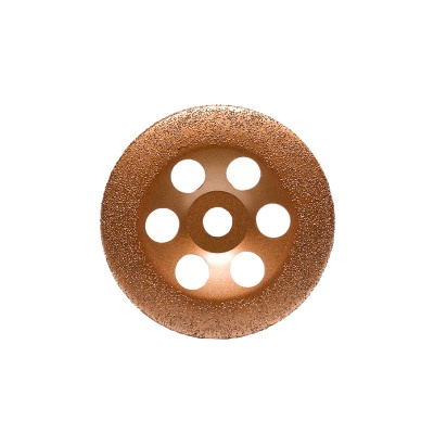 Disco abrasivo bronze com buracos circulares sobre fundo branco