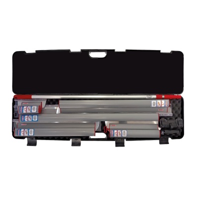 Conjunto de barras metálicas prateadas num estojo preto revestido a espuma