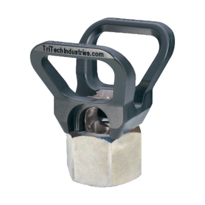 Conector metálico hexagonal com anel plástico cinzento escuro e texto TriTechIndustries.com