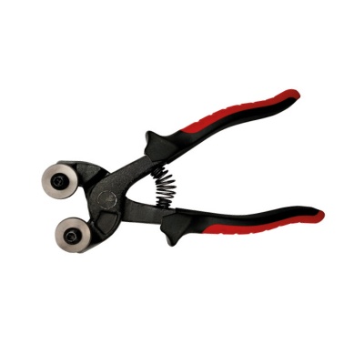 Alicate de corte preto com punhos vermelhos e pretos e duas rodas brancas