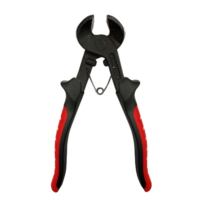 Alicate de corte com punhos preto e vermelho isolado