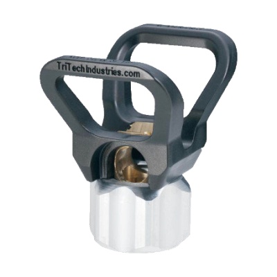 Conector de latão para mangueira com punho de plástico e texto TriTechIndustries.com