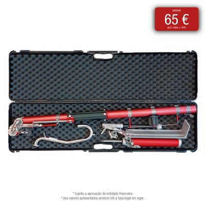 Conjunto de peças metálicas vermelhas e prateadas dentro de maleta preta almofadada