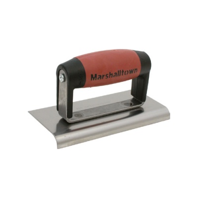 Raspador de aço com cabo vermelho e preto emborrachado marca Marshalltown