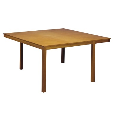 Mesa quadrada de madeira clara com tampo liso e quatro pernas retas