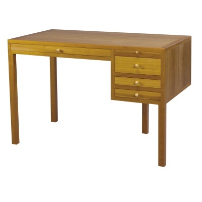 Secretária de madeira caramelo com gavetas e puxadores redondos.