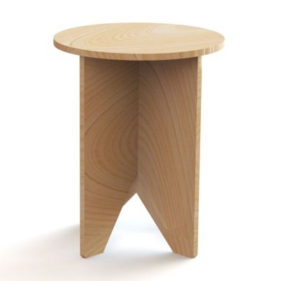 Mesa pequena redonda de madeira clara com base triangular