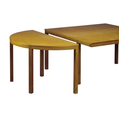 Mesa de madeira extensível com parte semicircular e quadrada em tons castanho claro