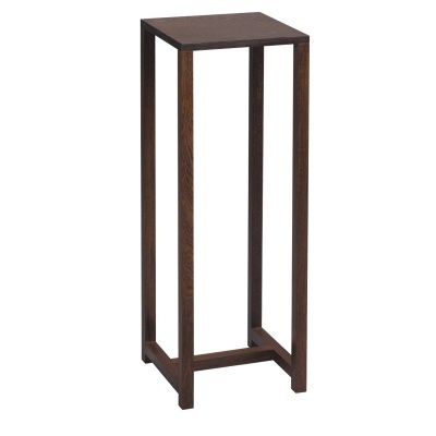 Suporte ou pedestal em madeira escura de formato quadrado alto