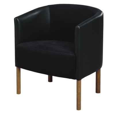 Cadeira estofada preta com pernas de madeira clara