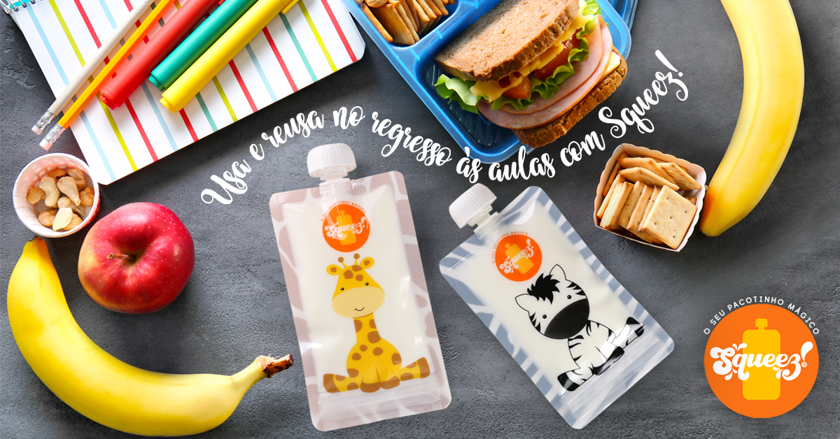 Embalagens flexíveis infantis com animais e frutas numa mesa cinza