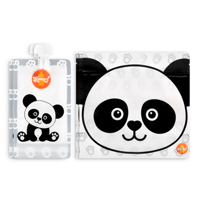 Conjunto de produtos com desenhos de panda preto e branco e padrão de patinhas brancas