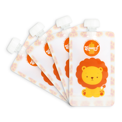 Quatro embalagens flexíveis com estampado de leão e tampa branca.