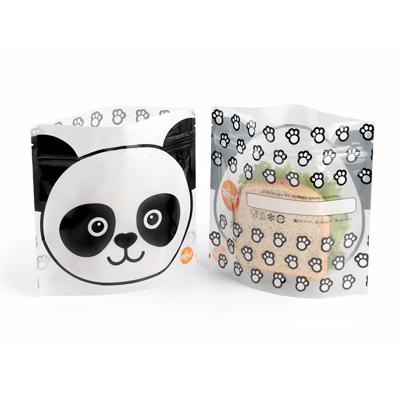 Embalagem branca com rosto de panda e bolachas visíveis através da parte traseira transparente
