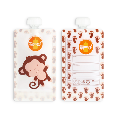 Duas embalagens flexíveis infantis com tampa, estampas de macaco e pegadas castanhas, espaço para conteúdo, data e gelo.
