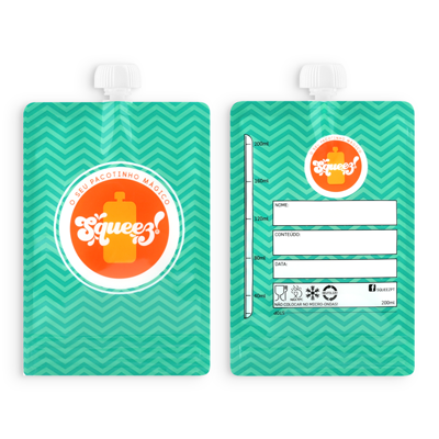 Dois saquinhos flexíveis reutilizáveis para comida verdes com tampa branca e logótipo laranja Squeezy.