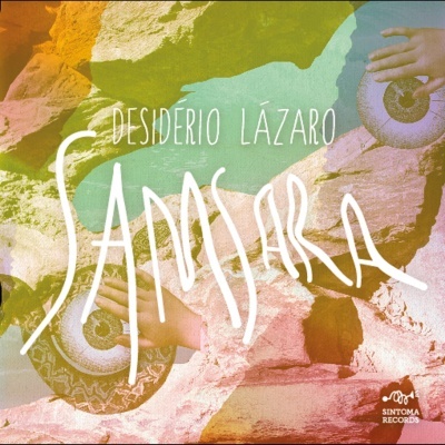 Capa de álbum com título Samsara e artista Desidério Lázaro sobre fundo de rochas e mãos segurando instrumentos