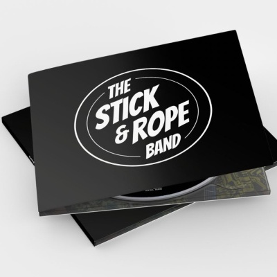 Capa de CD preta com texto branco THE STICK & ROPE BAND
