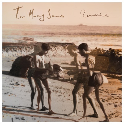 Capa de álbum com pessoas na praia e texto manuscrito