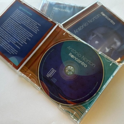 CD António Norton Reencontro com capa frontal e contracapa visíveis num estojo transparente aberto