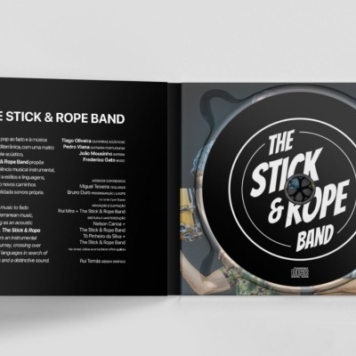 Digipak aberto com CD e texto THE STICK & ROPE BAND em destaque