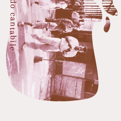 Imagem sépia de quatro pessoas em rua com texto FADO CANTABILE e informações junto ao rodapé.