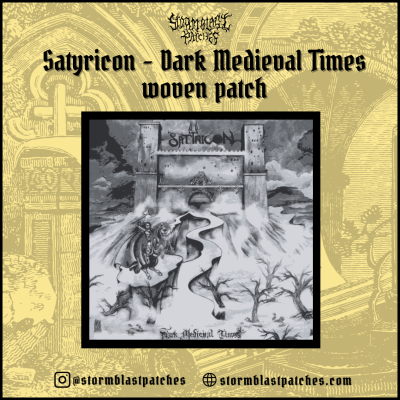 Patch bordado preto e branco tema medieval com texto e fundo amarelo com padrões.