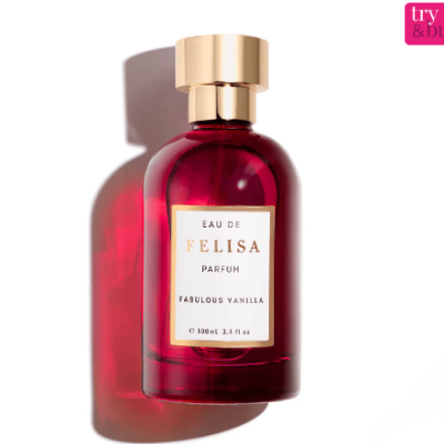 Frasco de perfume vermelho translúcido com tampa dourada e etiqueta branca