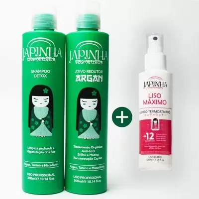 Três produtos Japinha Cosméticos para cabelo em fundo branco.