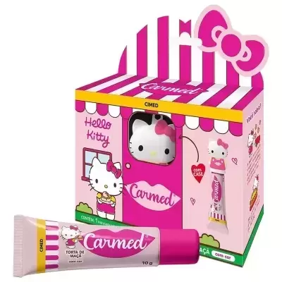 Embalagem rosa e branca com personagem Hello Kitty e tubo de creme Carmed Torta de Maçã