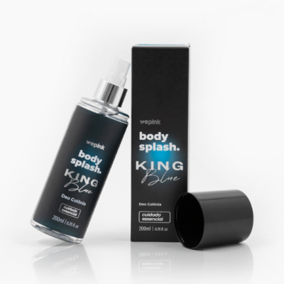 Frasco de body splash King Blue e caixa preta com texto branco e azul