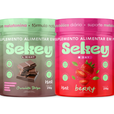 Dois frascos de suplemento em pó Sekey nas cores verde e rosa com imagens de chocolate e morangos