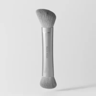 Escova dupla para maquilhagem com cabo prateado e cerdas cinzentas