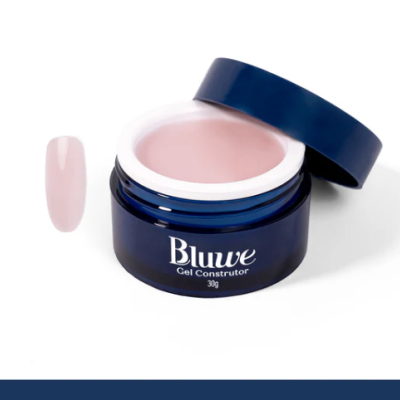 Gel construtor para unhas Bluwe em recipiente azul com tampa e gel rosado ao lado