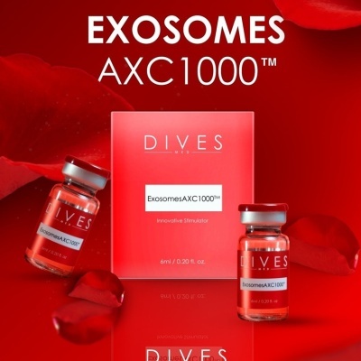 Produto Exosomes AXC1000™ da marca DIVES com embalagem vermelha e ampolas rodeadas por pétalas de rosa vermelhas