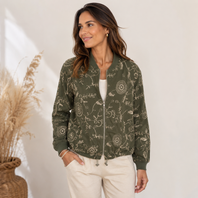 Casaco bomber verde com padrão floral bordado e fecho de correr