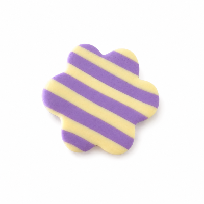 Biscoito em forma de flor listrado amarelo e lilás