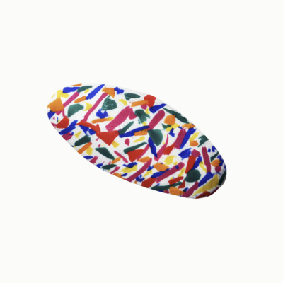 Prato oval de cerâmica branco com padrão colorido disperso