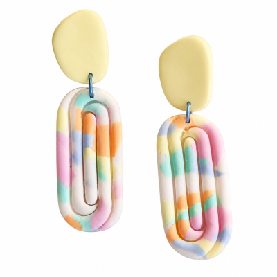 Brincos pendentes multicoloridos com suporte amarelo e argola azul