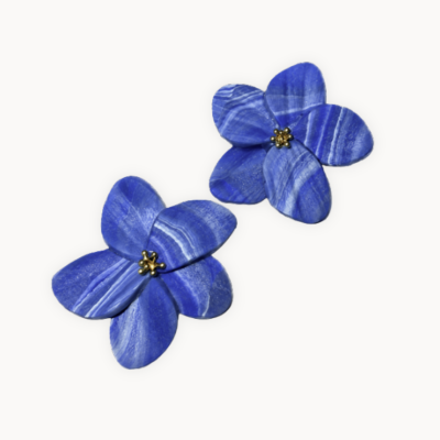 Par de brincos florais azuis com centro dourado