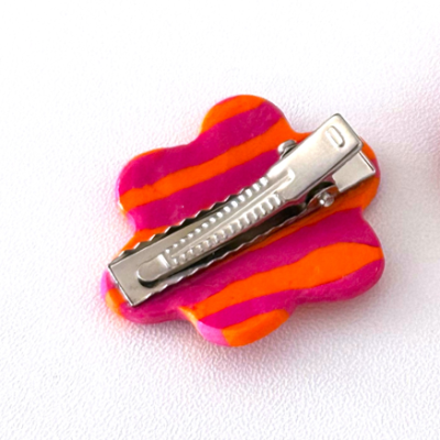 Presilha de cabelo em forma de nuvem com riscas rosa e laranja