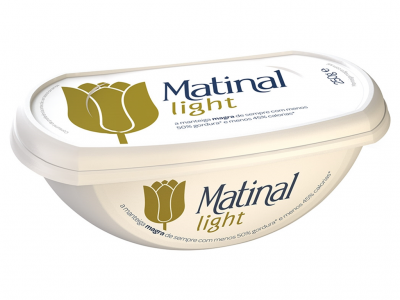 Embalagem branca de margarina Matinal light com flor dourada e texto em português