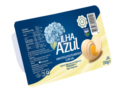 Embalagem azul e amarela de manteiga pasteurizada com sal Ilha Azul, 250g